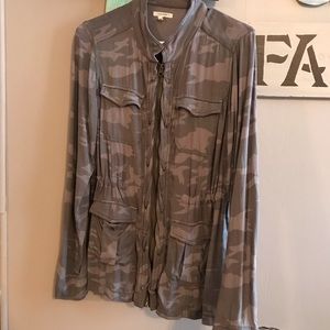 Medium lightweight camo Maurice’s jacket